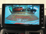 【バックモニター】 駐車時に車両後方の様子を見ることができるので、運転の不安を軽くします。