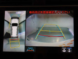 パノラミックビューモニター付きです。車両を上から見たような映像をモニター画面に表示。運転席からの目視では見にくい、車両周辺の状況をリアルタイムでしっかり確認できます。