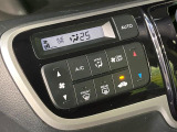 【オートエアコン】一度お好みの温度に設定すれば、車内の温度を検知し風量や温度を自動で調整。暑い&hellip;寒い&hellip;と何度もスイッチ操作をする必要はありません。快適な車内空間には必須の機能ですね♪
