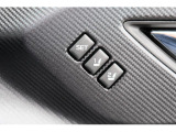 運転席のポジションを2つ、記憶させることができます。ボタンを押すと設定したポジションに電動で移動します。