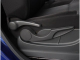運転席にはレバー式のシートリフター付ですので、ご自分にあった高さで運転が可能です。