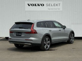 ◆バック/万が一を考え、安全性を重視する方に選ばれているVOLVO車。ドアを開閉するとその重み・厚みに驚くはず