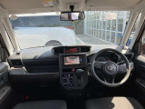 【運転席・インパネまわり】ハンドル・シート・フロアーなど隅々までプロによるクリーニング済み☆彡キレイな車内でドライブが一層快適にお楽しみいただけます!!