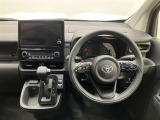 高いホールド性で運転姿勢が安定します。長距離ドライブでも疲れにくいのが魅力です。快適なドライビングライフをお送りください♪