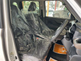 毎日過ごす運転席は要チェック。シートのへたり・擦れ、視界のイメージまで伝わる重要ポイント。