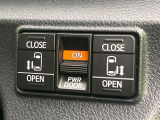 【両側パワースライドドア】スマートキーや運転席のスイッチで後席両側スライドドアの開閉が可能♪電動だから力を入れてドアを開ける必要が無く、小さなお子様でも簡単に開け閉めでき快適です♪