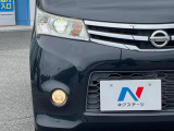 【HIDヘッドライト】非常に明るく前方を照らしてくれるので、悪天候や夜間の走行時も視界良好で安心してお乗りいただけます。