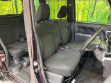 運転席まわりには十分なスペースがあり、大柄な方でもゆったり運転していただける環境です。