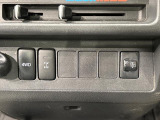 各機能のスイッチ類がセンターに集約され、大きなスイッチ類は操作性に優れています♪