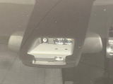 【トヨタセーフティセンス】走行中に前方の車両等を認識し、衝突しそうな時は警報とブレーキで衝突回避と被害軽減をアシスト。より安全にドライブをお楽しみいただけます。