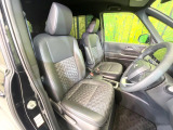 運転席シート廻りは使用感も少なく、良好な状態となっています。前オーナー様が丁寧に使っていたことがよくわかりますね。