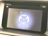 【マツダコネクトナビ】車内の雰囲気にマッチした一体型タイプのナビ。各種車輌設定やBluetooth再生等、様々な機能が楽しめます。直感的なダイヤル操作が可能で、使い勝手も良好です。