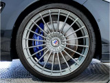 【BMWアロイホイル】軽量かつ強度に拘ったアロイホイル。走行性能ポテンシャルを引き出す設計。車の足元を引き締めてくれる大きなポイントはアロイホイルです。