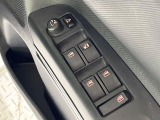 【電動格納ミラー】サイドミラーは電動格納式となっており、狭い駐車場でもキズがつくリスクを抑えられます。