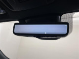 【デジタルインナーミラー】車両後方カメラの映像をルームミラーに映すことが出来ます。 そのため、後席に人や荷物があって後方が見えづらい場合でもしっかり視界を確保することが出来ます。