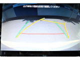 バックギアに入れるとバックカメラの映像がナビに映ります。障害物までの距離もわかりやすいです。