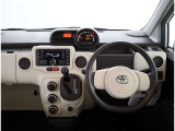 見通しのよいすっきりとした視界で、誰でも運転しやすいです。運転のしやすさは疲れにくさにも繋がりますよ♪