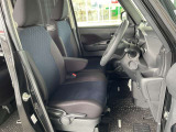 運転のしやすさや、乗り降りにも配慮した運転席