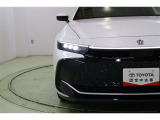 4つのランプに宿る力強い眼差し。4眼LEDヘッドランプです。汚れや積雪を取り除いてくれるヘッドライトウォッシャー付。オートライト、オートハイビームも搭載しているので面倒なヘッドライトの切替えは不要です