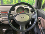 インテリアに合わせたデザインのステアリングは、運転される方のことも考え、運転しやすい形状、大きさです。是非一度、実際に触ってお確かめください。