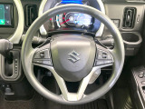 インテリアに合わせたデザインのステアリングは、運転される方のことも考え、運転しやすい形状、大きさです。是非一度、実際に触ってお確かめください。