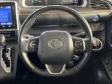 【純正革巻きステアリング】上質な革を使用することで、手にしっかり馴染みとても運転しやすいハンドルです♪