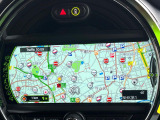 ●純正ナビ:一体感のあるナビは、高級感ある車内を演出してくれます。Bluetooth再生などオーディオ機能も充実しておりますので、運転もより楽しめます♪
