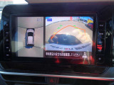 見下ろしているかのような映像で、駐車もスムーズにできる。アラウンドビューモニター