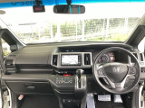 広びろとした視界が運転にゆとりを広げます。