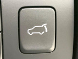 【パワーバックドア】スマートキーや運転席のボタンを押すだけでリアゲートが自動で開閉します!荷物を持っている時や、高い位置にあるバックドアを閉める際に便利な機能です♪