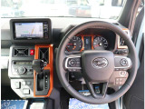 お車選びをお楽しみ頂けるよう、在庫車の展示スペースを十分に確保しております。