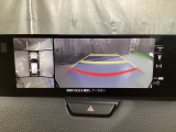 狭い場所での駐車やすれ違いなどでより的確な運転操作に役立つ360&deg;ビューモニターが装備されています。