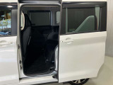 【両側オートスライドドア】子供を乗せたりするのにも隣のお車を気にせずストレスフリー★雨の日などはリモコンキーからドアの開閉ができとても便利♪