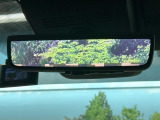 【デジタルインナーミラー】後席の大きな荷物や同乗者で後方が確認しづらい時でも安心!カメラが撮影した車両後方の映像をルームミラー内に表示。クリアな視界で状況の確認が可能です!