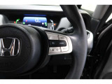 Hondaセンシングの機能のひとつ、アダプティブクルーズコントロール付!アクセルから足を離しても設定したスピードと前車との車間を保ち走行してくれます!車線維持もアシスト☆高速道路で疲労軽減ですね☆