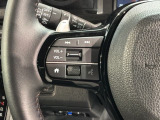 ステアリングにオーディオ操作スイッチが付いています。オーディオ画面に直接タッチしなくても操作が出来ますので、運転に集中できます。