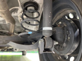 お車を安心してお乗りいただく為には、足回りの定期点検が欠かせません。サービスサポート(有償保証)では無料点検もご提供しており、安心のカーライフをお過ごしいただけるサポート体制が整っています。