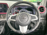 インテリアに合わせたデザインのステアリングは、運転される方のことも考え、運転しやすい形状、大きさです。是非一度、実際に触ってお確かめください。