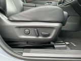運転席・助手席パワーシート付いております。メモリーシステムも付いておりますので、一度ポジションを設定するだけで大丈夫です。