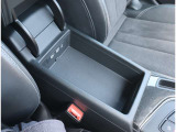 Audi正規ディーラーが高品質をお約束。高度な訓練・教育を受けたAudi専任メカニックが、100項目にもおよぶ精密な点検を実施。すべてクリアしたAudi車だけ、あなたのお手元に届けられるのです