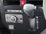 オートエアコンなのでスイッチひとつで車内を設定温度に調節してくれます☆