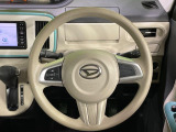 インテリアに合わせたデザインのステアリングは、運転される方のことも考え、運転しやすい形状、大きさです。是非一度、実際に触ってお確かめください。