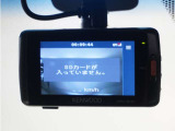 ◆ドライブレコーダー◆映像・音声などを記録する自動車用の装置です。 もしもの事故の際の記録はもちろん、旅行の際の思い出としてドライブの映像を楽しむことができます。