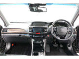 操作性に優れた運転席となります!小物入れや各ボタンの配置にこだわり、使いやすいです!座り心地もよく視認性も良好なのでロングドライブもお任せ下さい!