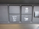 【VDC】運転操作やクルマの速度を検知して、ブレーキやエンジン出力の制御を 自動的に行い、滑りやすい路面やカーブを曲がるときや障害物を回避するときにクルマ の横滑りを軽減し、運転に安心感を与えます。