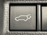 【パワーバックドア】スマートキーや運転席のボタンを押すだけでリアゲートが自動で開閉します!荷物を持っている時や、高い位置にあるバックドアを閉める際に便利な機能です♪