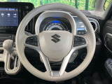 インテリアに合わせたデザインのステアリングは、運転される方のことも考え、運転しやすい形状、大きさです。是非一度、実際に触ってお確かめください。