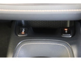 シートヒーターは、エアコンで車内を温めるよりも早くシートが温まるので、寒い季節も快適になります。