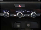 【オートエアコン】1年中快適な室内を提供!車内温度を設定すると、風量を自動で調整してくれます。