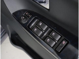 運転席ドアには、パワーウインドウやドアロックのスイッチを操作しやすく配置!手元で簡単に開閉操作ができ、快適性と利便性を高めています!